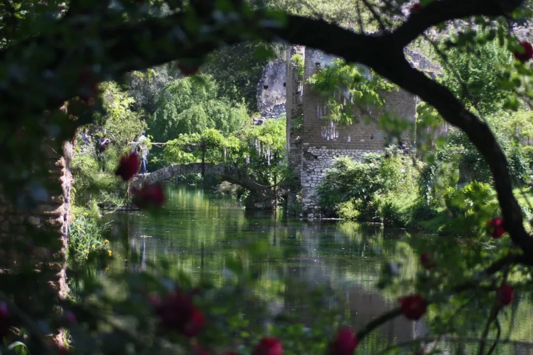 全世界最浪漫的花園！建在廢墟，美如天堂